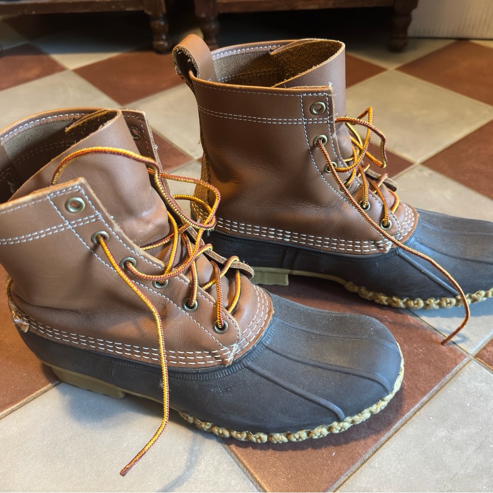 Like New - L.L. Bean - Men’s Size 8 - Classic Bean Boot - Worn 3 Times